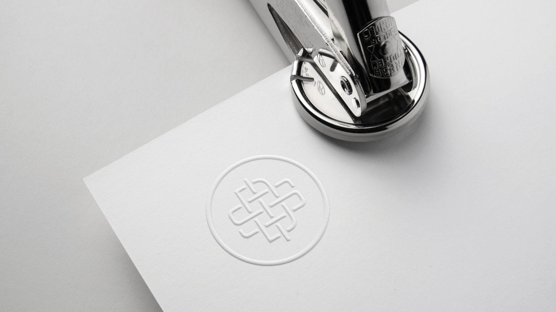 Skow18 Application Emboss